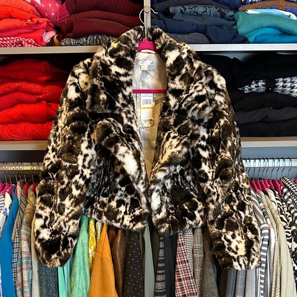 Band of the Free faux fur long sleeve open front cropped jacket size S NWT
